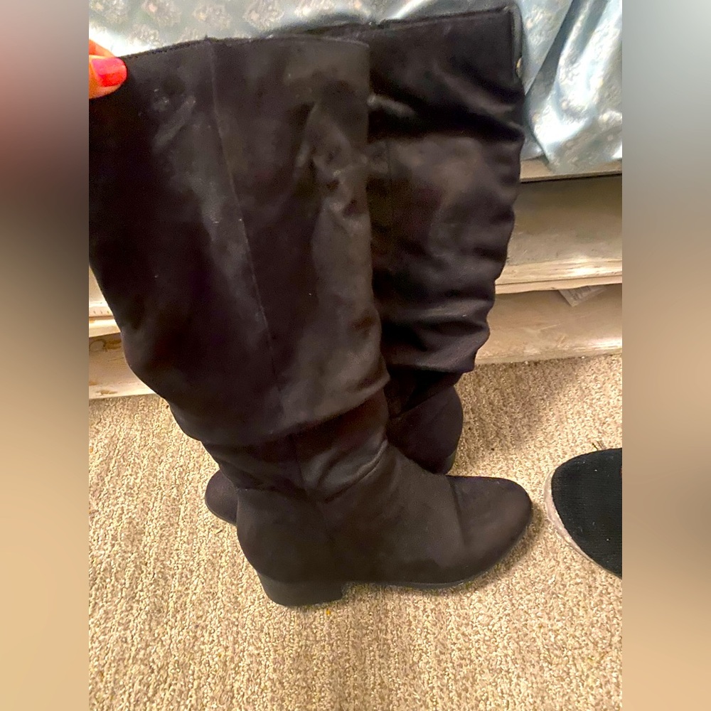 Black Maurice’s boot size 6.5